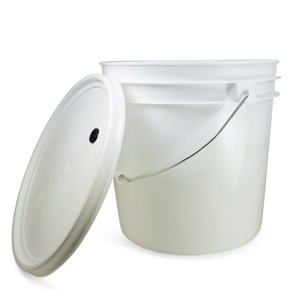 2 Gallon Bucket with Grommeted Lid